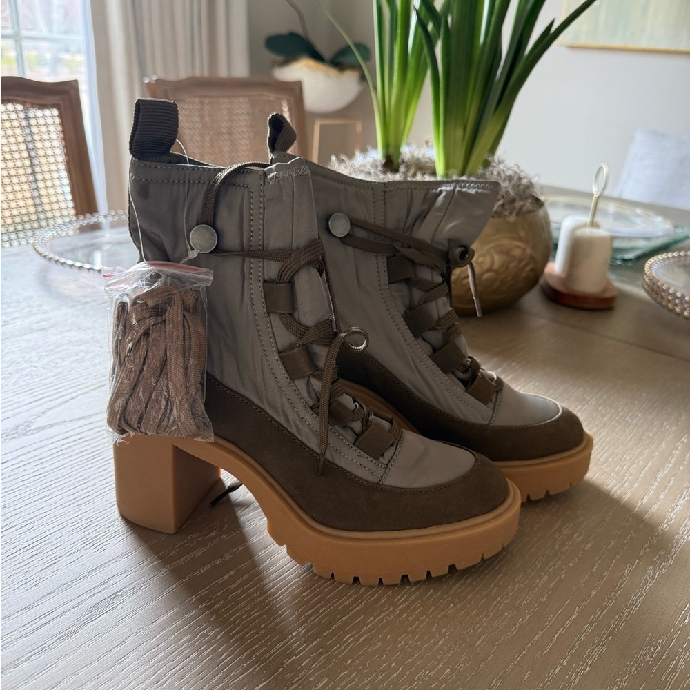 Stylish Women's Chunky Heel Boots